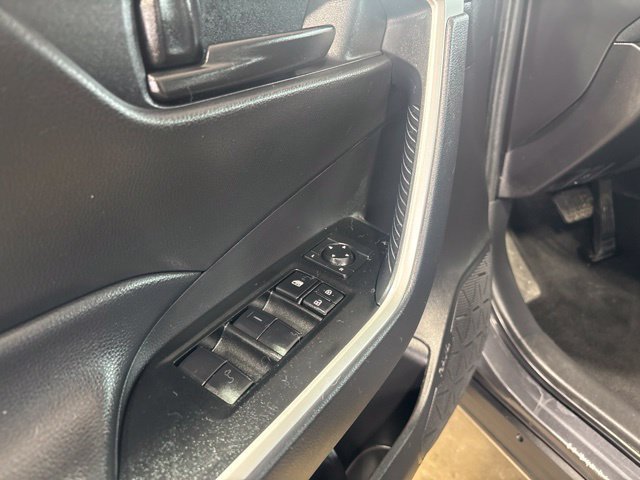 Used 2025 Toyota RAV4 LE AWD/4WD image 24