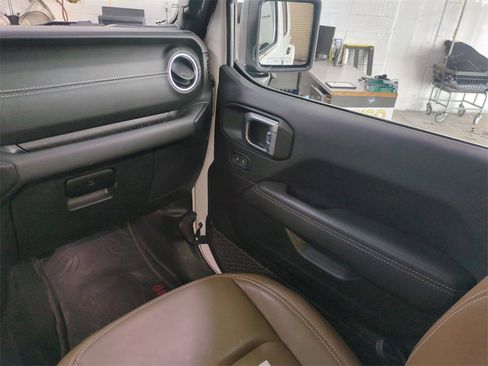 Certified 2022 Jeep Wrangler Unlimited Sahara image 19