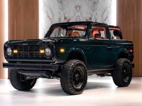 Used 2025 Ford Bronco Badlands image 1