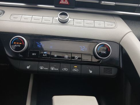 Used 2023 Hyundai Elantra Limited image 20