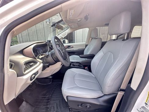 Used 2022 Chrysler Voyager LX FWD image 49