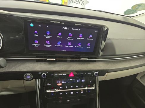 Used 2024 Kia Carnival EX image 24