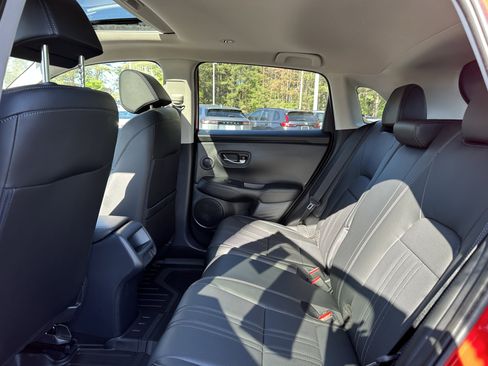 Used 2025 Honda HR-V EX-L image 9