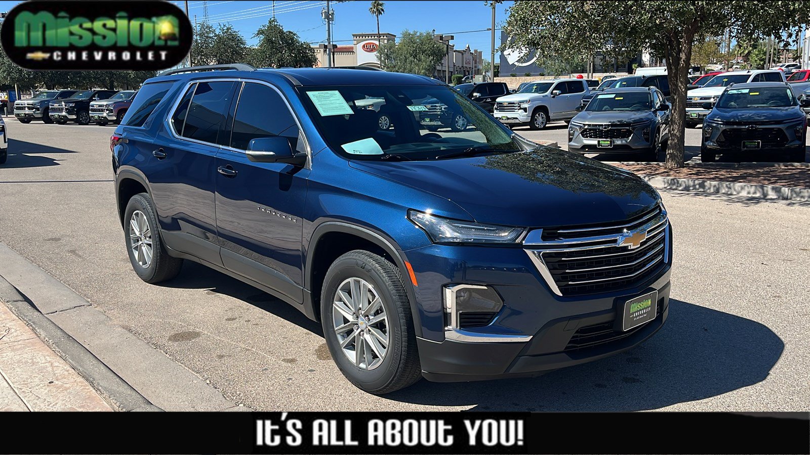 Used 2023 Chevrolet Traverse LT FWD image 1