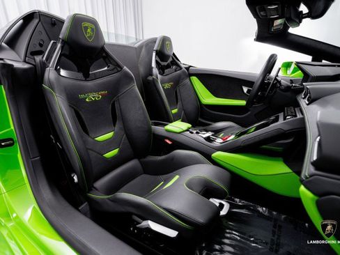 Used 2023 Lamborghini Huracan EVO image 39