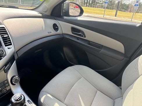 Used 2014 Chevrolet Cruze LT w/ Technology Package image 14