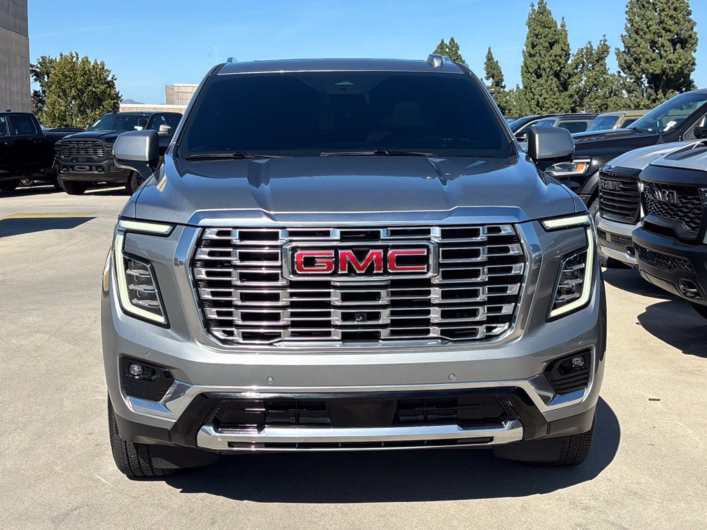 Used 2025 GMC Yukon Denali w/ Sun & Power Step Package AWD/4WD image 6