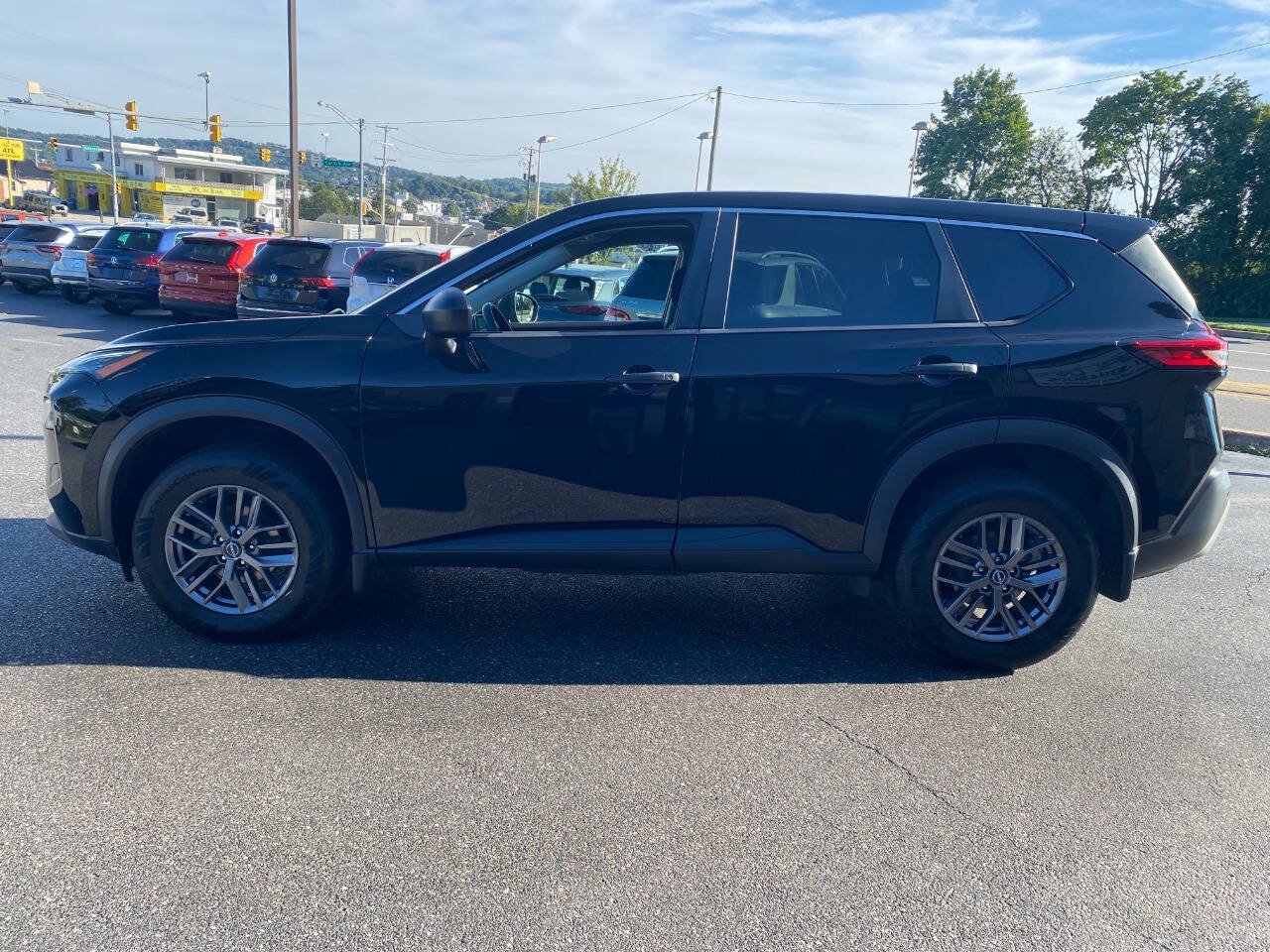 Used 2022 Nissan Rogue S AWD/4WD image 6