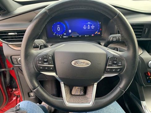 Certified 2020 Ford Explorer Platinum w/ Premium Technology Package image 30