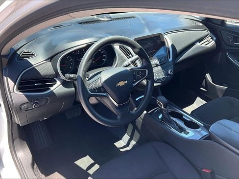 Used 2025 Chevrolet Malibu LT FWD image 17