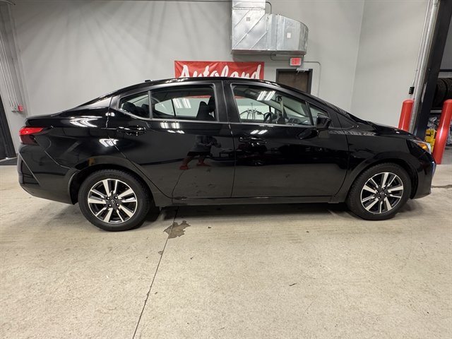 Used 2025 Nissan Versa SV FWD image 9