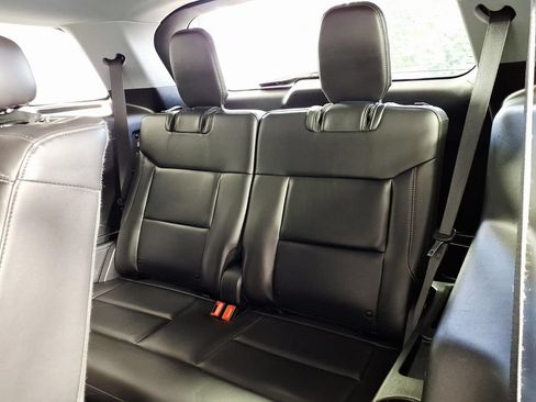 Used 2023 Ford Explorer XLT w/ Equipment Group 202A AWD/4WD image 9