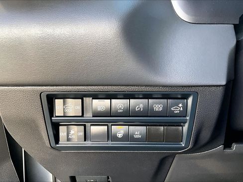 Used 2025 Toyota Tundra Platinum AWD/4WD image 36
