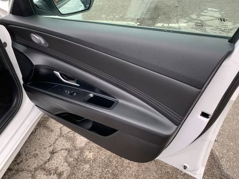 Certified 2023 Hyundai Elantra SEL w/ Convenience Package image 13