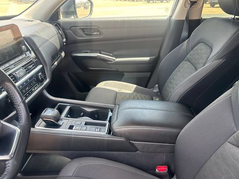 Used 2025 Nissan Pathfinder SV FWD image 42