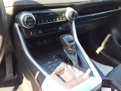 Used 2019 Toyota RAV4 XLE AWD/4WD image 16
