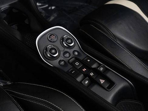 Used 2019 McLaren 570S Spider image 44