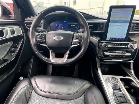 Used 2021 Ford Explorer Platinum w/ Premium Technology Package AWD/4WD image 5