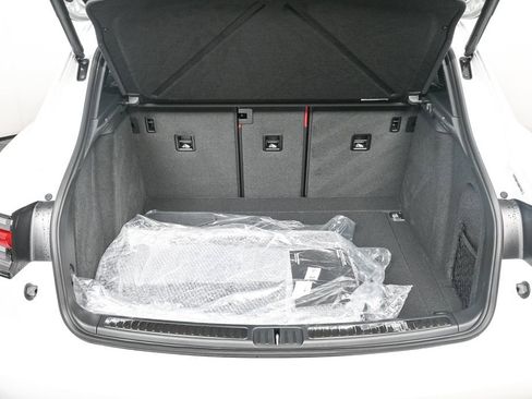 Certified 2025 Porsche Macan image 30