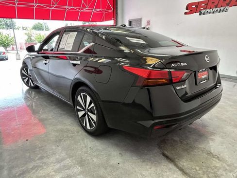 Used 2022 Nissan Altima 2.5 SV FWD image 5