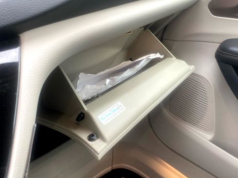 Used 2018 Chrysler Pacifica Touring-L w/ Tire & Wheel Group image 30