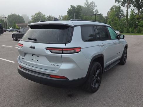 Used 2023 Jeep Grand Cherokee L Limited w/ Luxury Tech Group II AWD/4WD image 3