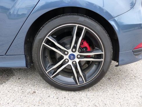 Used 2018 Ford Focus ST w/ Equipment Group 402A FWD image 19