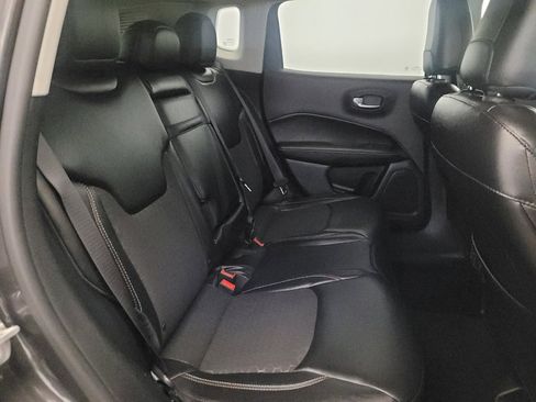 Used 2018 Jeep Compass Latitude w/ Cold Weather Group AWD/4WD image 19