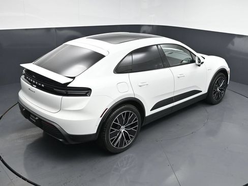 New 2026 Porsche Macan 4 Electric AWD/4WD image 16