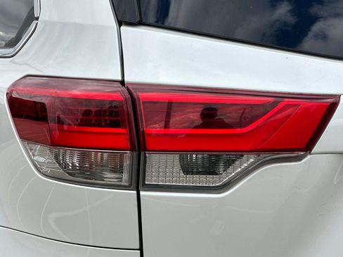 Used 2018 Toyota Highlander XLE image 47