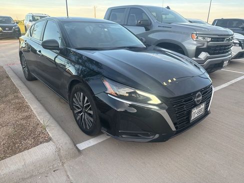 Used 2024 Nissan Altima 2.5 SV image 4