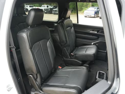 Used 2024 Jeep Wagoneer Series III AWD/4WD image 22