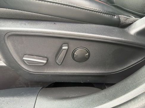 Used 2025 Ford Escape ST-Line Select AWD/4WD image 25