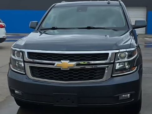 Used 2019 Chevrolet Suburban LT image 2