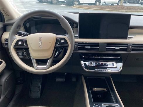 Used 2023 Lincoln Corsair FWD image 9