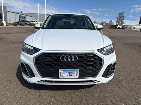 Used 2022 Audi Q5 2.0T Premium Plus w/ Premium Plus Package AWD/4WD image 2