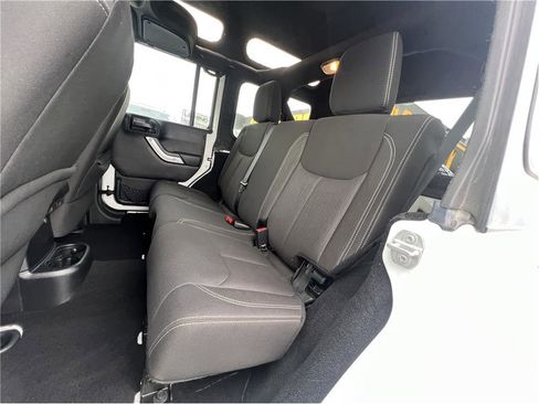 Used 2015 Jeep Wrangler Unlimited Sahara w/ Connectivity Group image 38