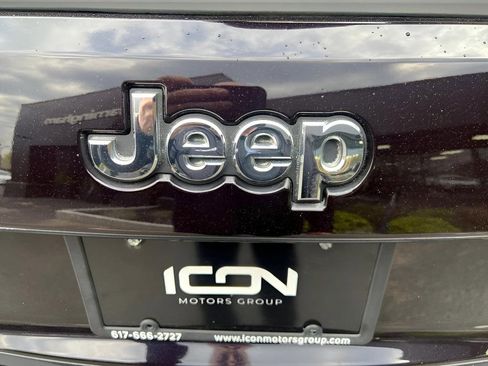 Used 2021 Jeep Grand Cherokee Limited image 25