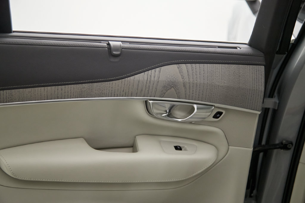 Certified 2025 Volvo XC90 T8 Ultra w/ Protection Package Premier AWD/4WD image 20