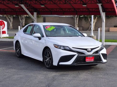Used 2024 Toyota Camry SE FWD image 3