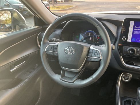 Used 2024 Toyota Grand Highlander XLE image 18