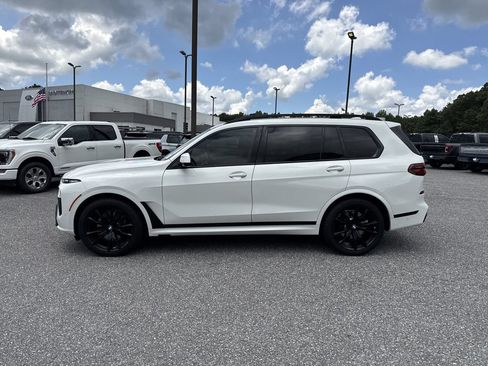 Used 2024 BMW X7 xDrive40i w/ M Sport Package AWD/4WD image 4