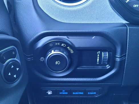 Used 2024 Jeep Wrangler Unlimited Sahara AWD/4WD image 30