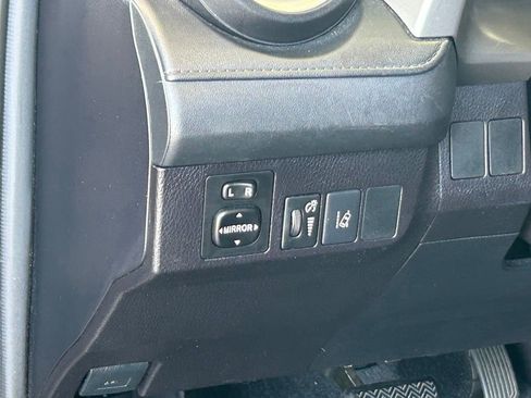 Used 2018 Toyota RAV4 LE FWD image 33