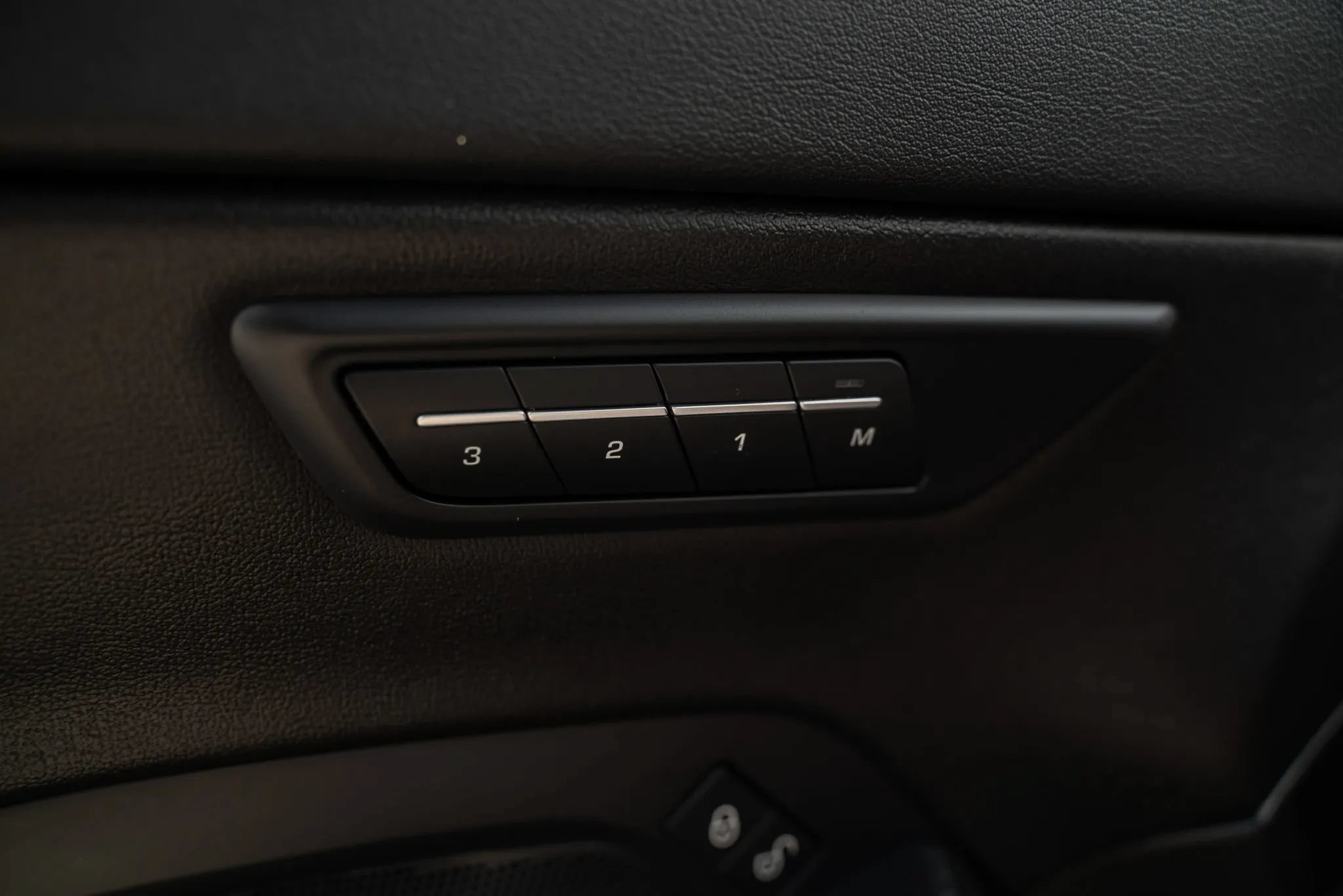 Used 2020 Jaguar E-PACE SE AWD/4WD image 18