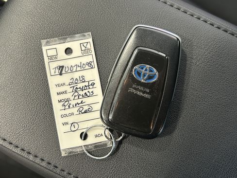 Certified 2018 Toyota Prius Prime Premium FWD image 33