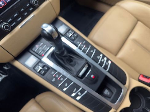 Used 2018 Porsche Macan image 65