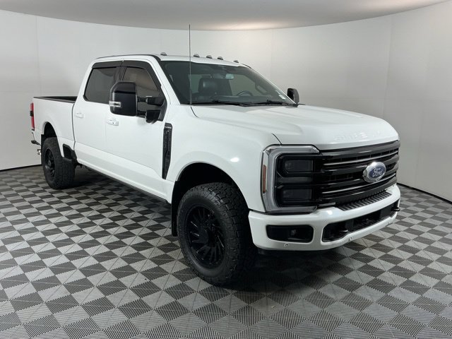 Used 2025 Ford F350 Platinum AWD/4WD image 3