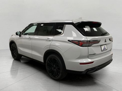 New 2026 Mitsubishi Outlander LE AWD/4WD image 6