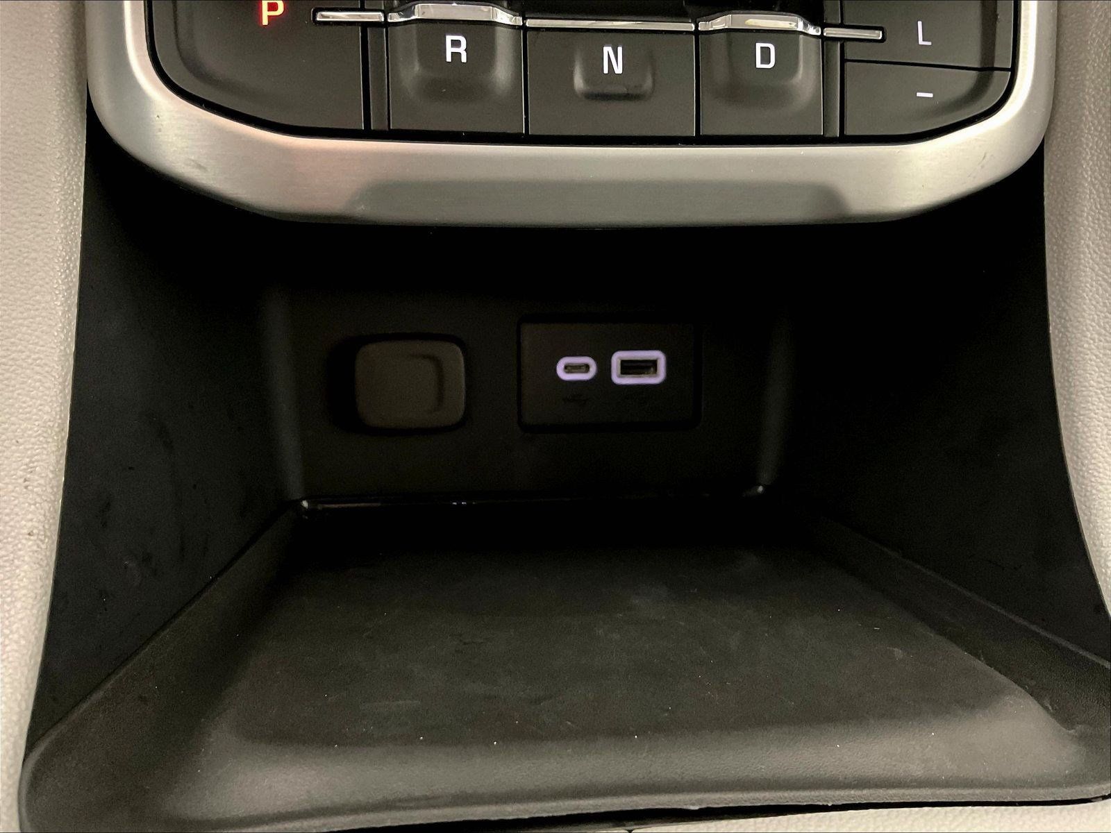 Used 2021 GMC Acadia SLE FWD image 16